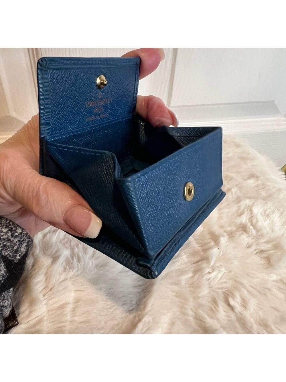 LOUIS VUITTON EPI LEATHER BLUE SNAP COIN POUCH - Picture 7 of 13